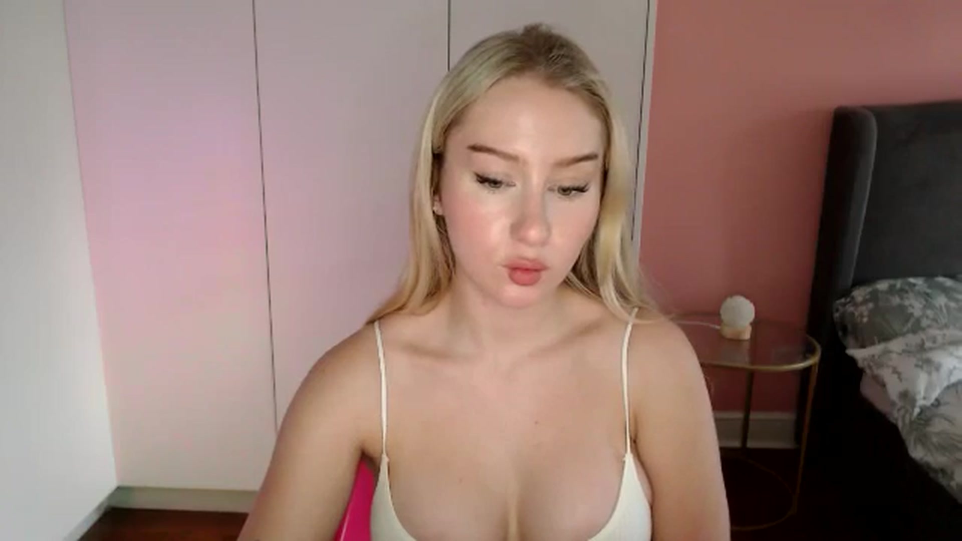 Gallery image thumbnail from PetiteAvax's myfreecams stream on, 11/21/2024, 14:15 image 20 of 20
