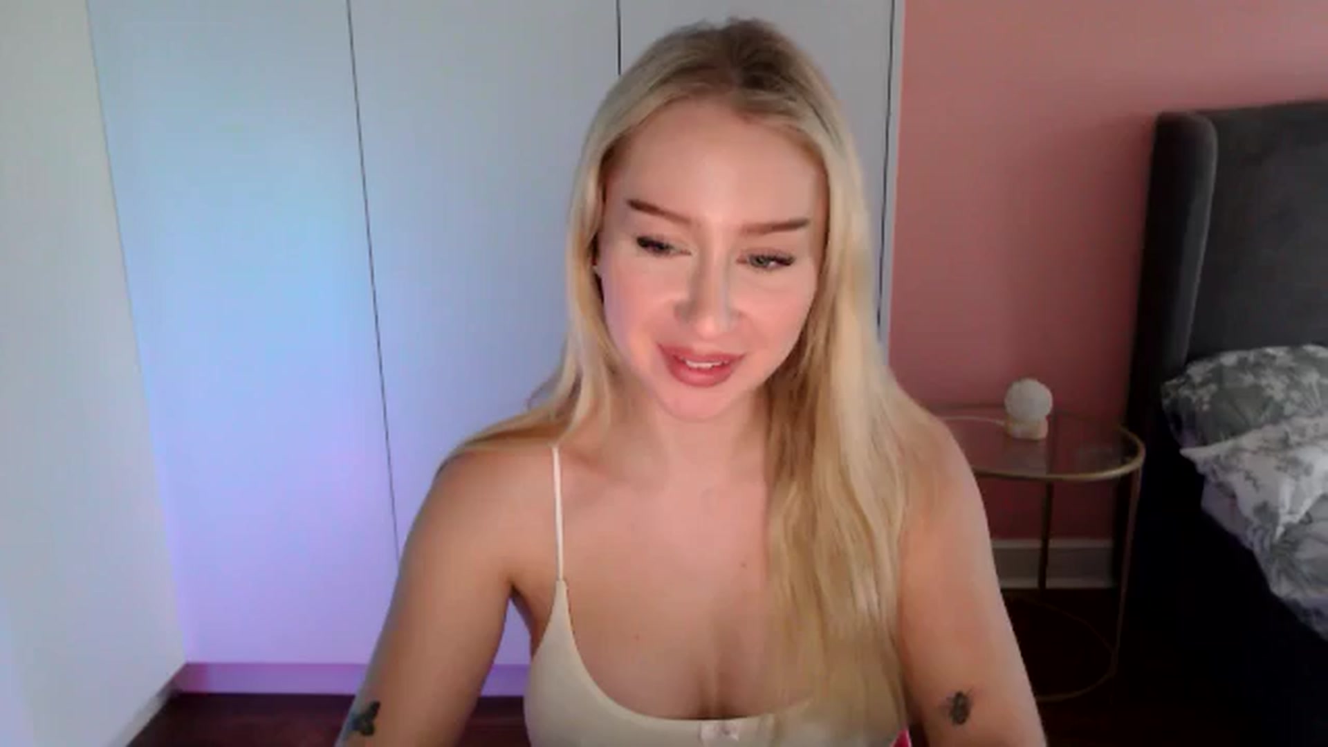 Gallery image thumbnail from PetiteAvax's myfreecams stream on, 11/21/2024, 14:15 image 1 of 20