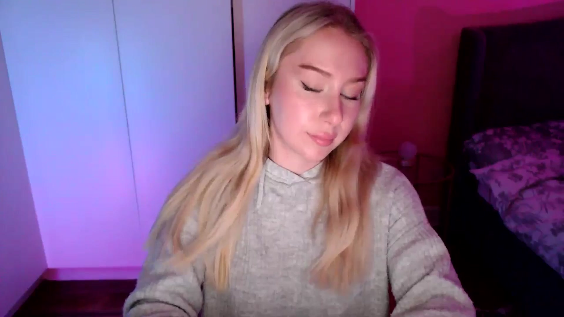 Gallery image thumbnail from PetiteAvax's myfreecams stream on, 11/21/2024, 21:36 image 15 of 20
