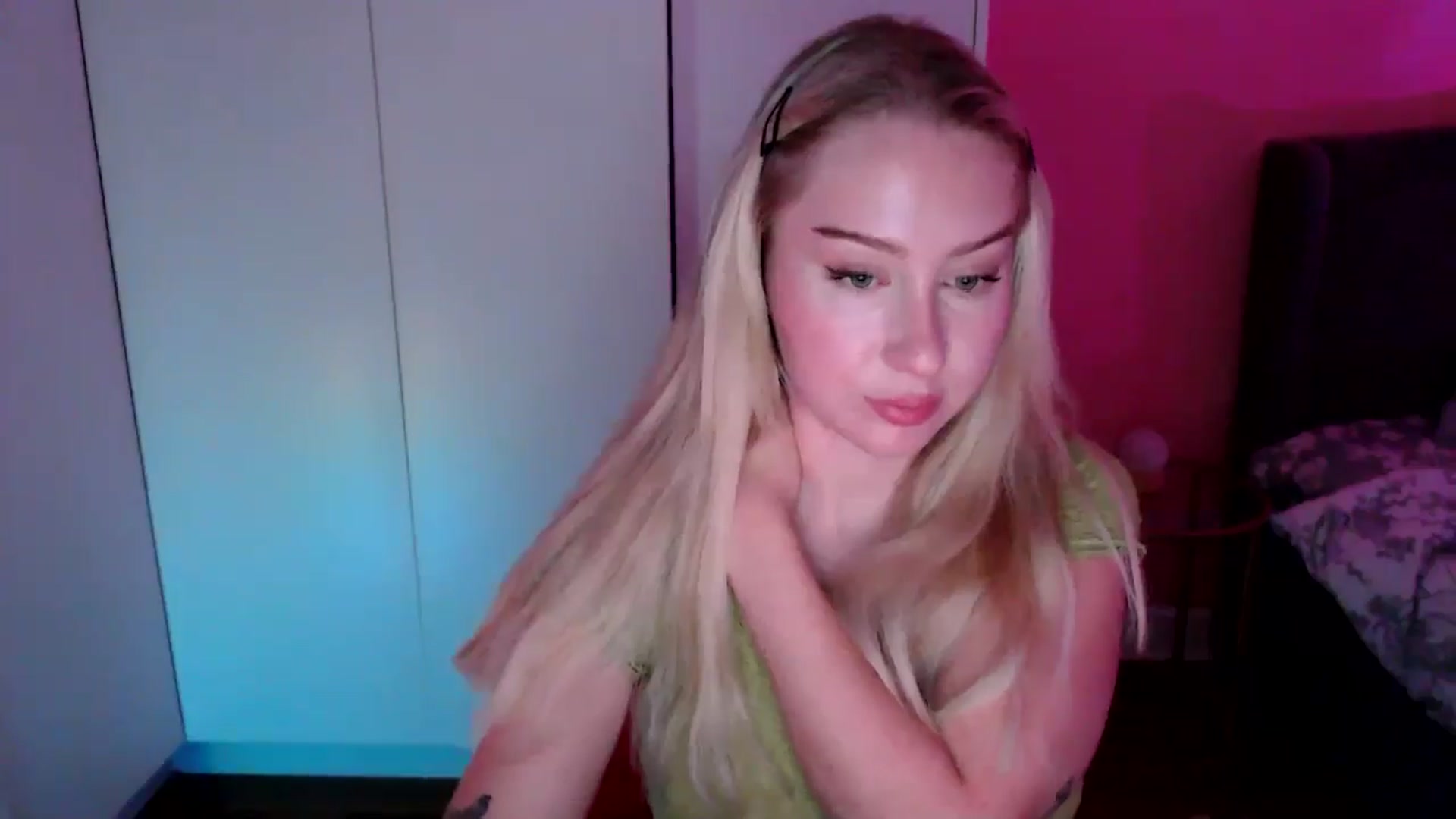 Gallery image thumbnail from PetiteAvax's myfreecams stream on, 11/22/2024, 16:52 image 19 of 20