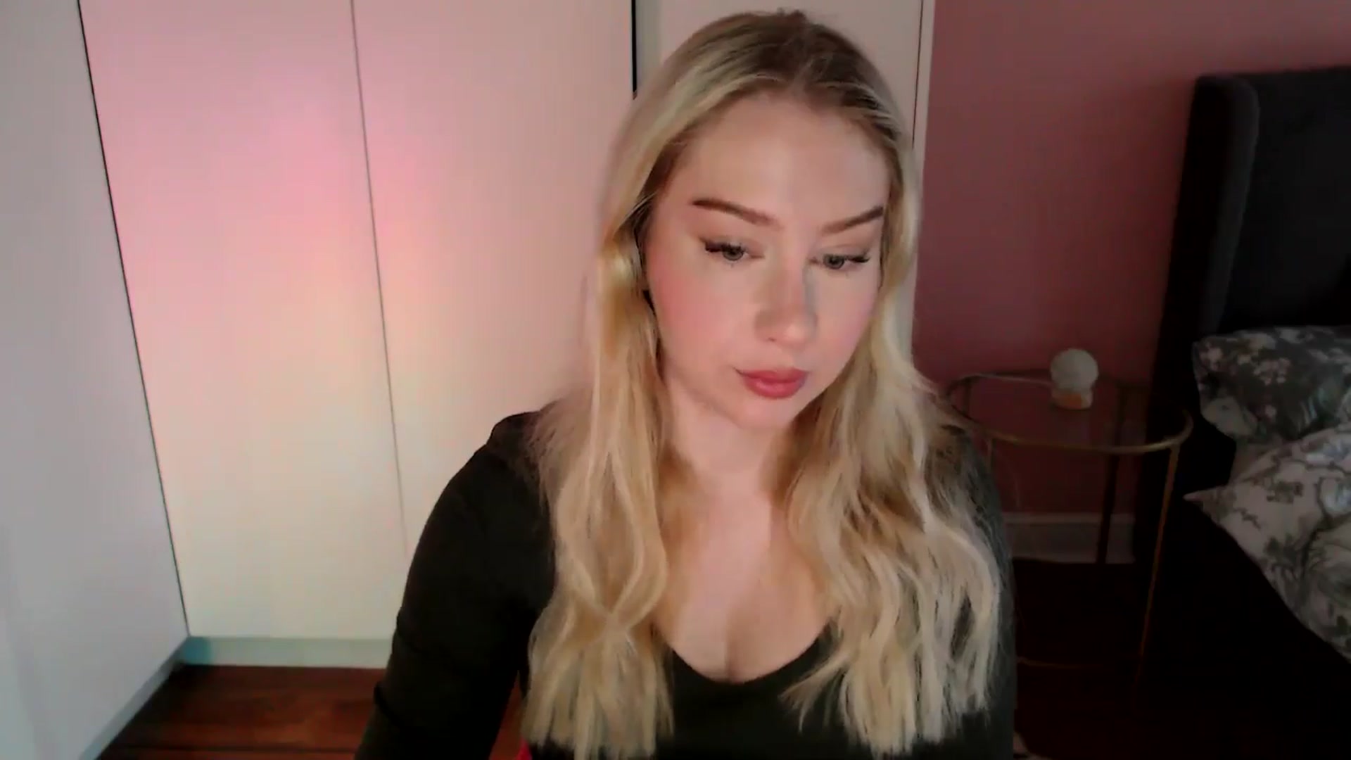 Gallery image thumbnail from PetiteAvax's myfreecams stream on, 11/23/2024, 13:19 image 2 of 20