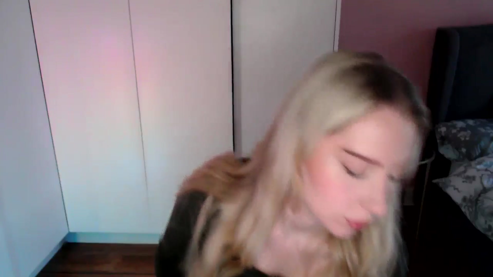 Gallery image thumbnail from PetiteAvax's myfreecams stream on, 11/23/2024, 13:19 image 12 of 20