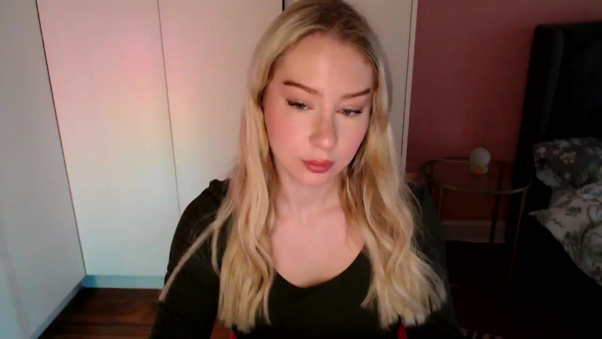 Gallery image thumbnail from PetiteAvax's myfreecams stream on, 11/23/2024, 13:19 image 18 of 20