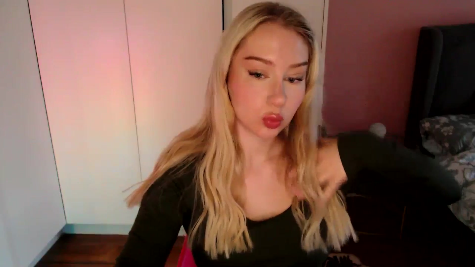 Gallery image thumbnail from PetiteAvax's myfreecams stream on, 11/23/2024, 13:19 image 10 of 20