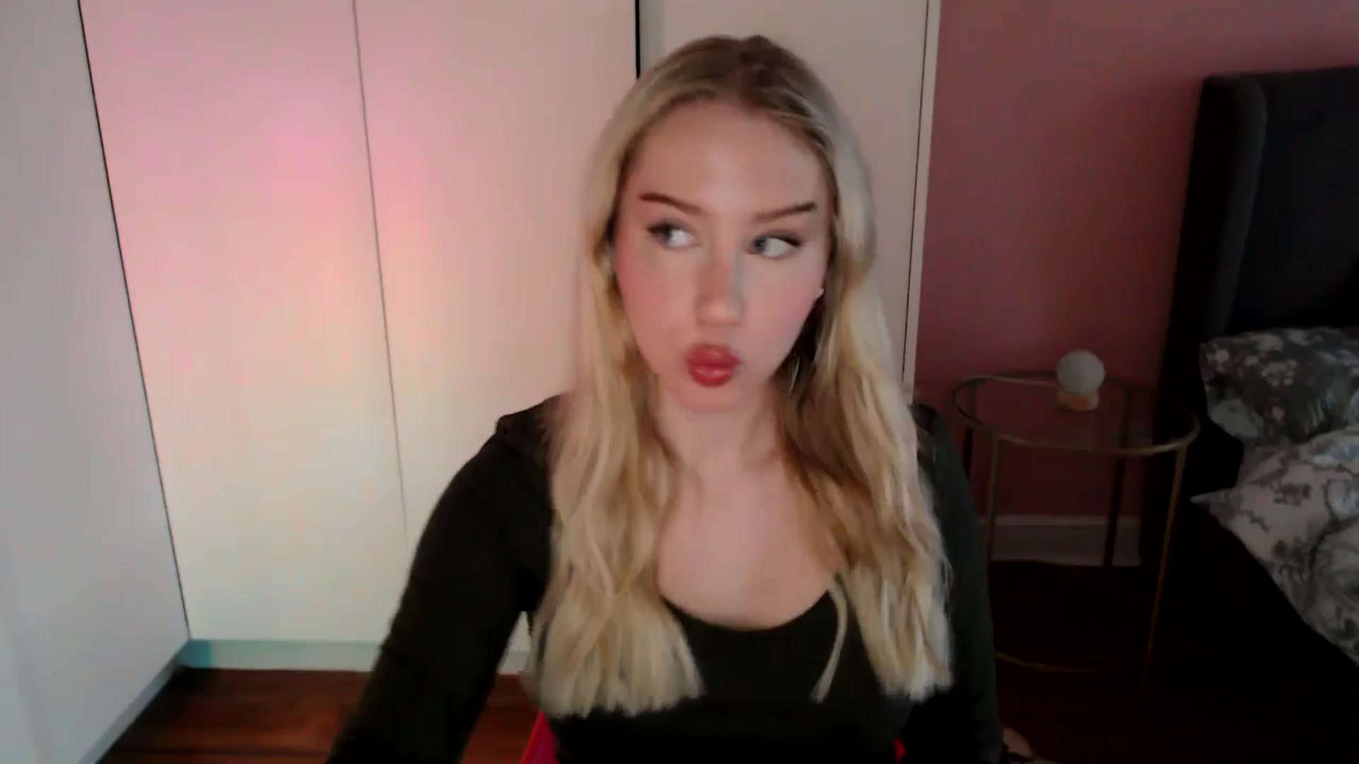Gallery image thumbnail from PetiteAvax's myfreecams stream on, 11/23/2024, 13:19 image 4 of 20