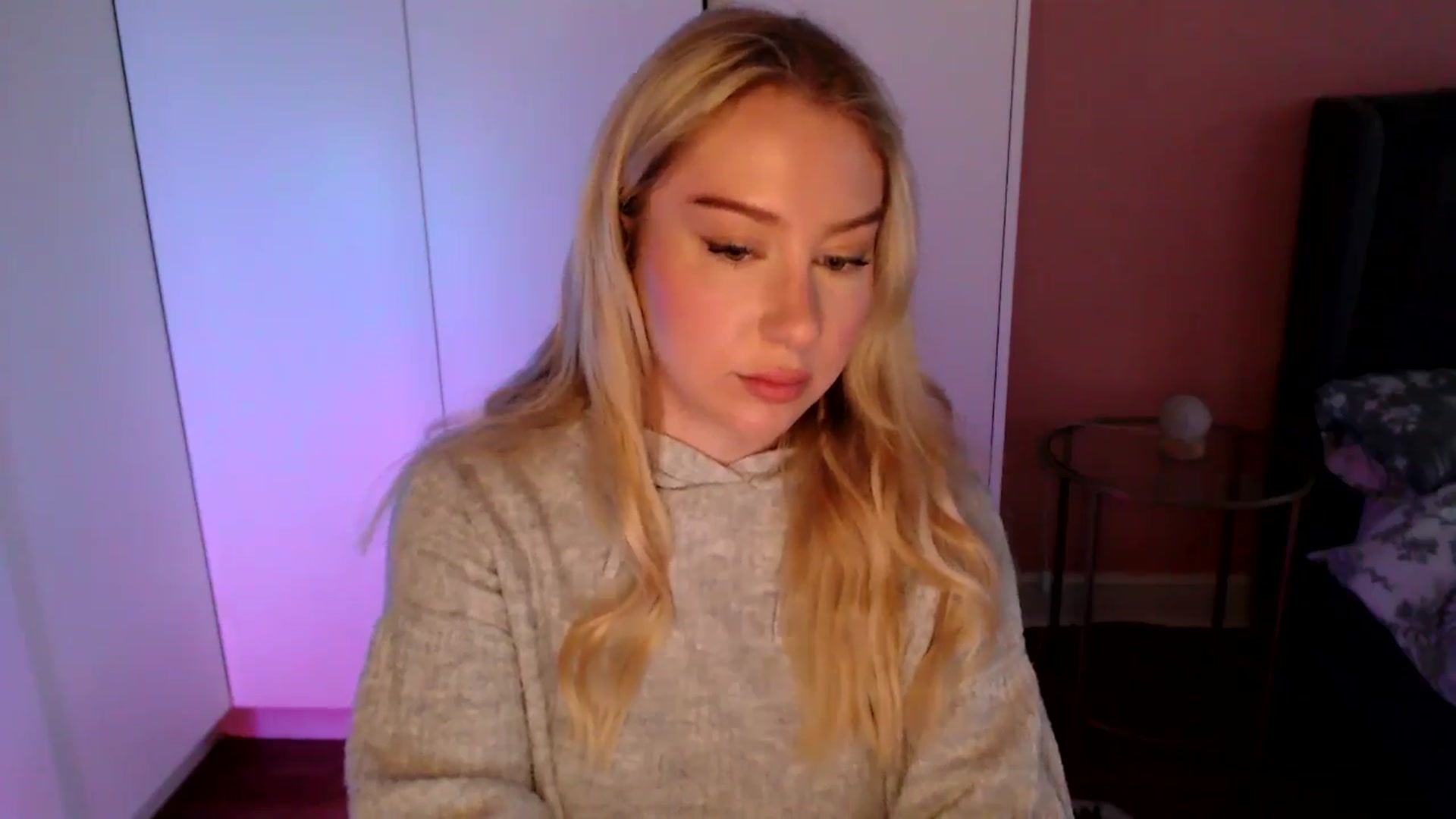 Gallery image thumbnail from PetiteAvax's myfreecams stream on, 11/23/2024, 14:05 image 14 of 20