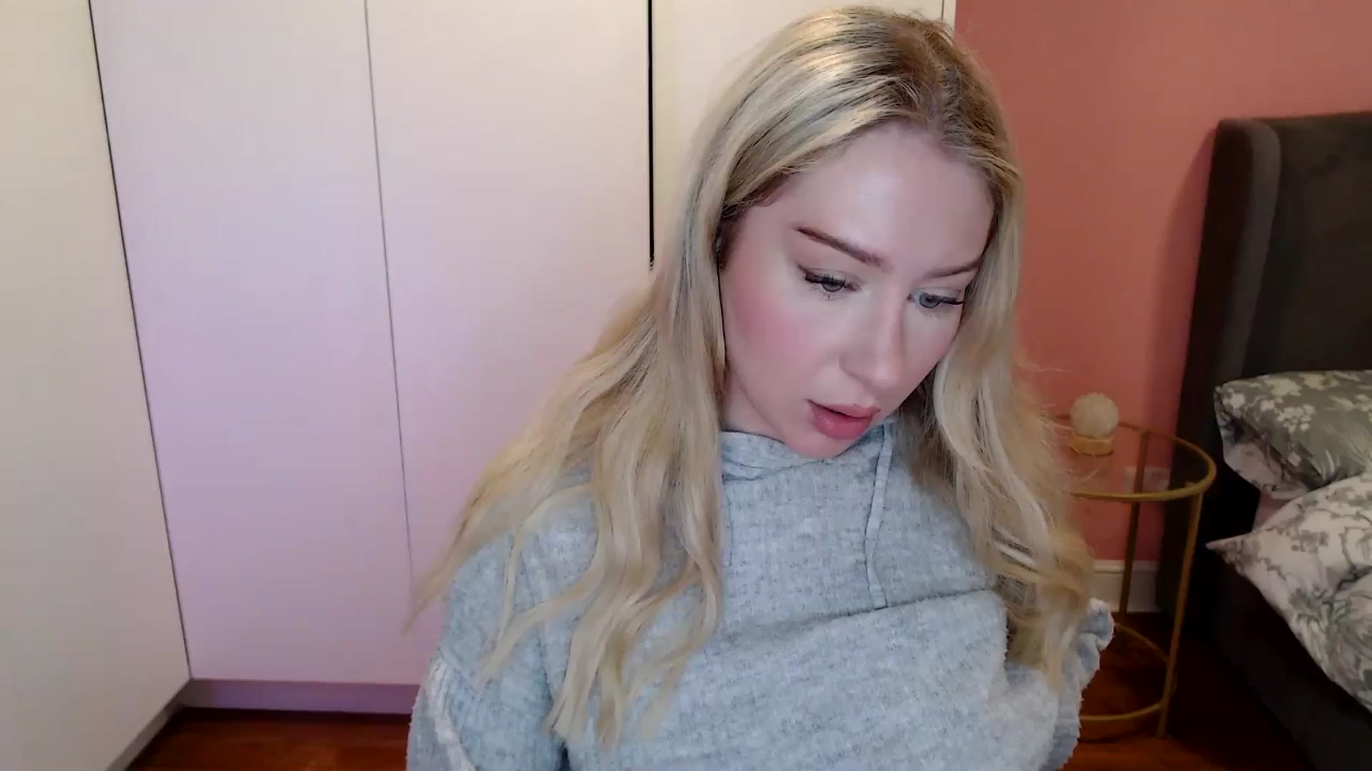 Gallery image thumbnail from PetiteAvax's myfreecams stream on, 11/23/2024, 14:05 image 6 of 20
