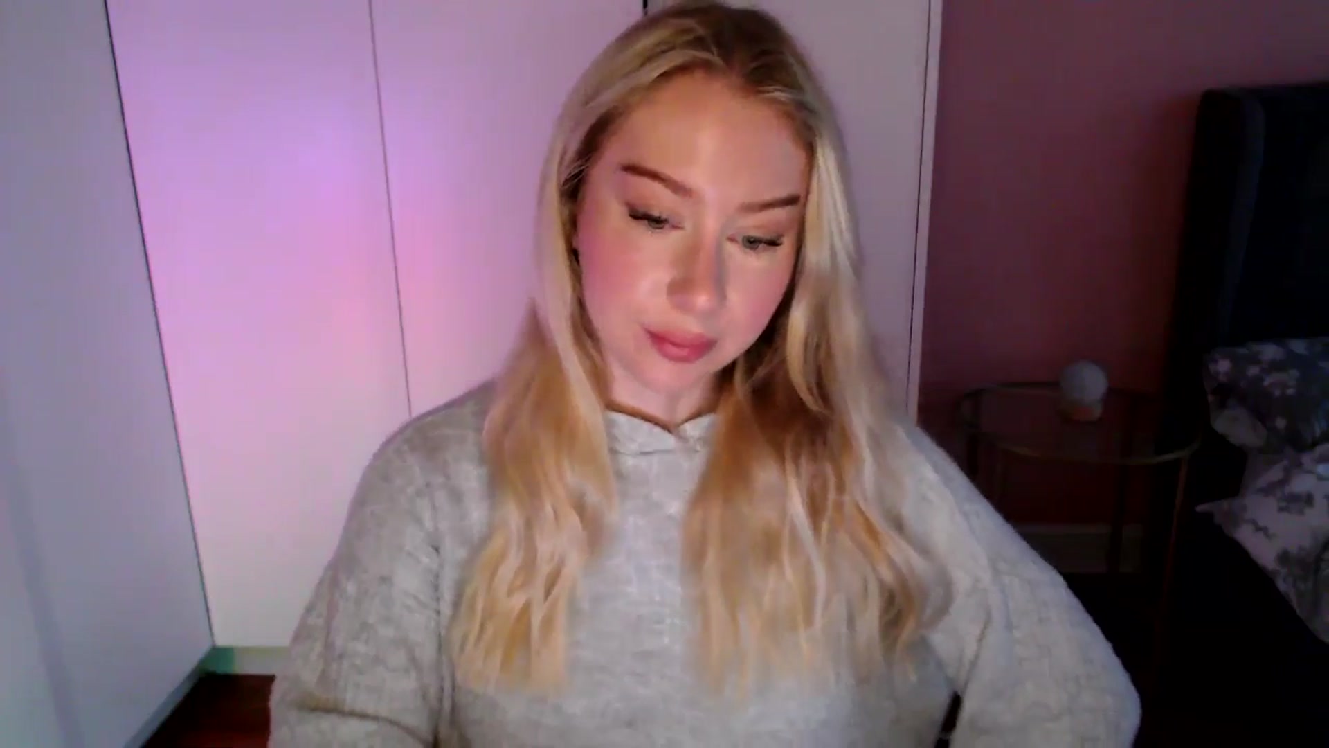Gallery image thumbnail from PetiteAvax's myfreecams stream on, 11/23/2024, 14:05 image 17 of 20
