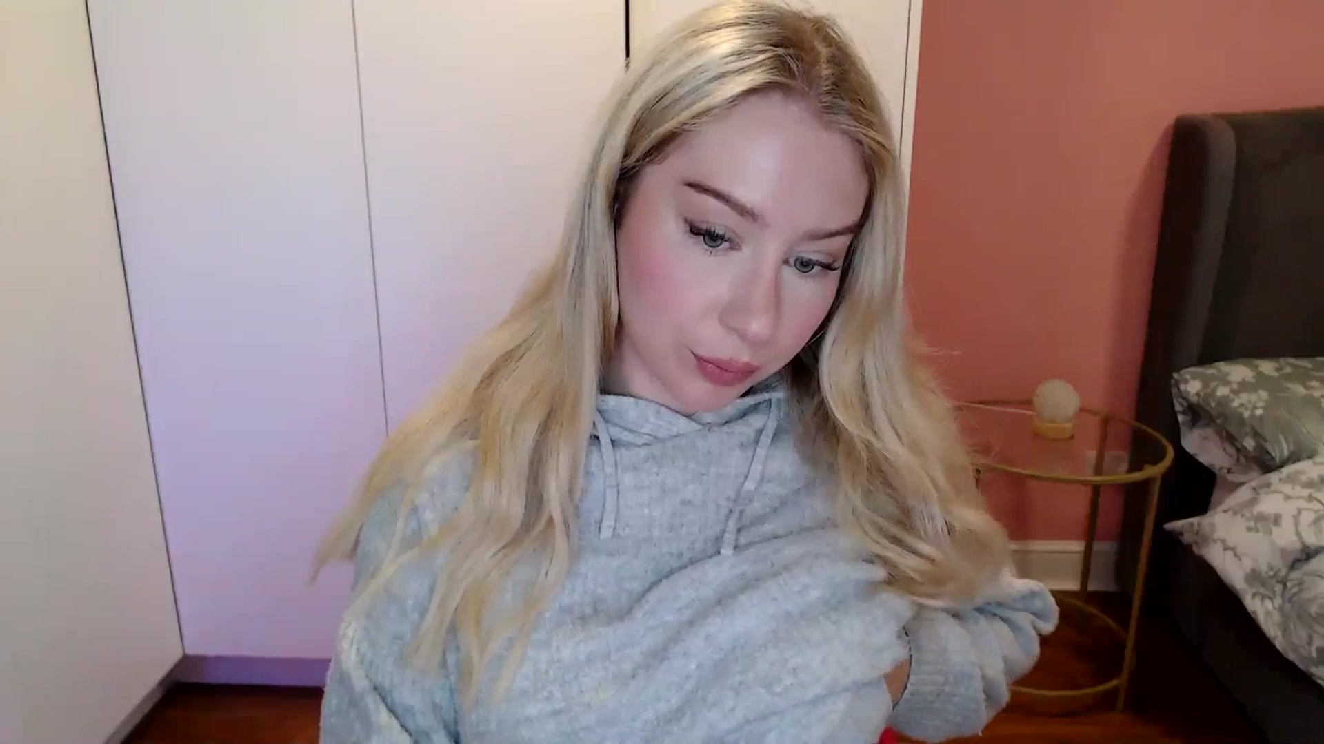 Gallery image thumbnail from PetiteAvax's myfreecams stream on, 11/23/2024, 14:05 image 5 of 20