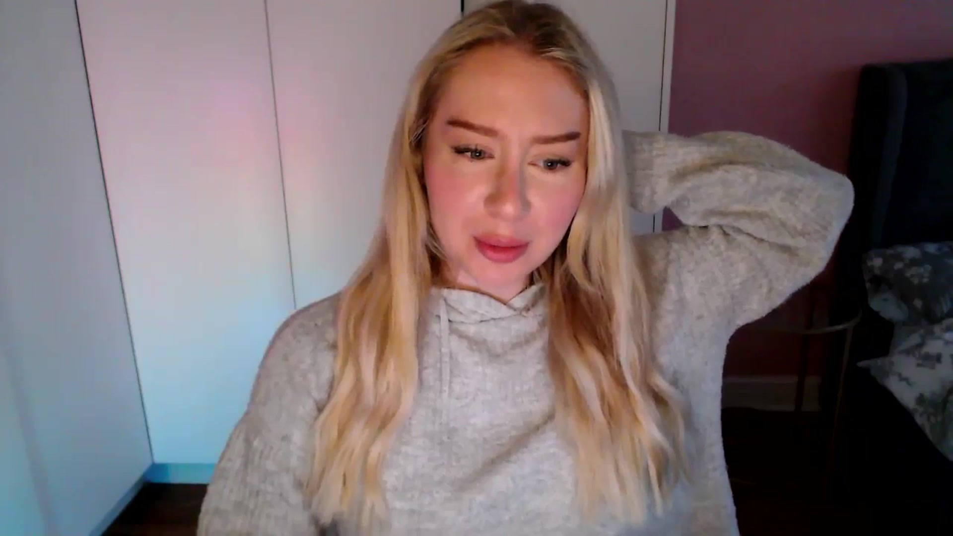 Gallery image thumbnail from PetiteAvax's myfreecams stream on, 11/23/2024, 14:05 image 18 of 20