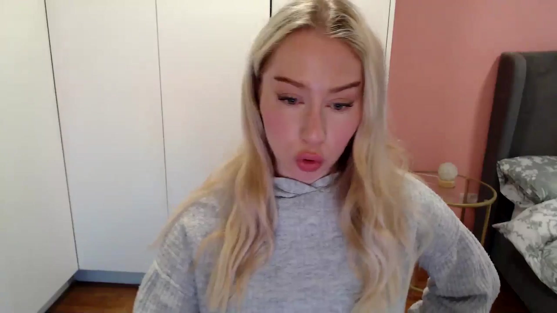 Gallery image thumbnail from PetiteAvax's myfreecams stream on, 11/23/2024, 14:05 image 9 of 20