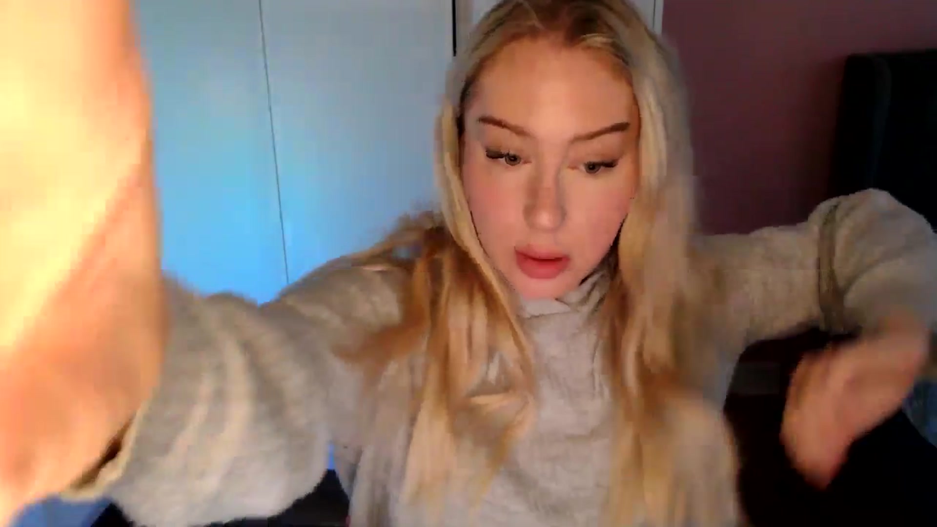 Gallery image thumbnail from PetiteAvax's myfreecams stream on, 11/23/2024, 14:05 image 12 of 20