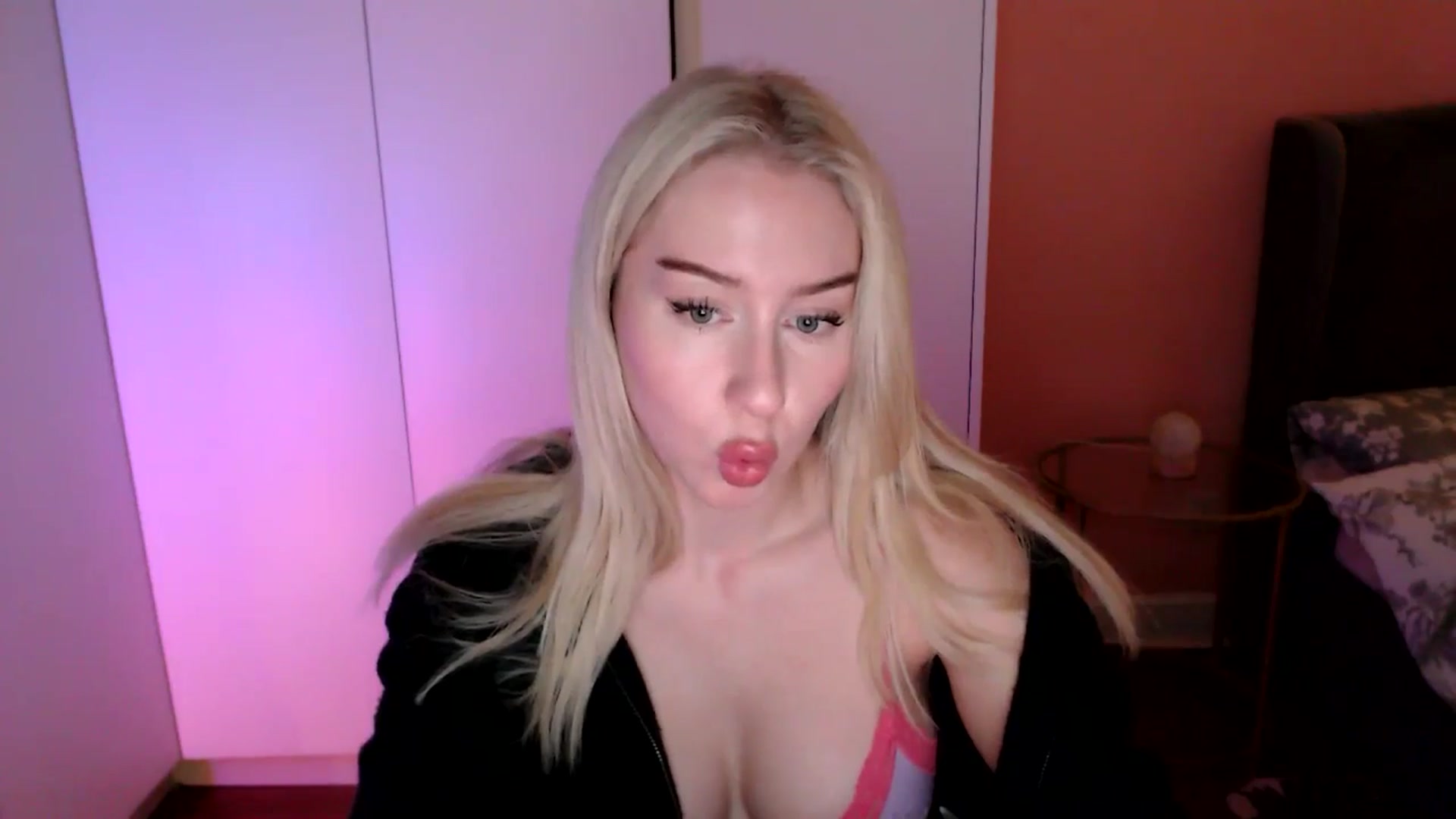 Gallery image thumbnail from PetiteAvax's myfreecams stream on, 11/27/2024, 16:47 image 17 of 20