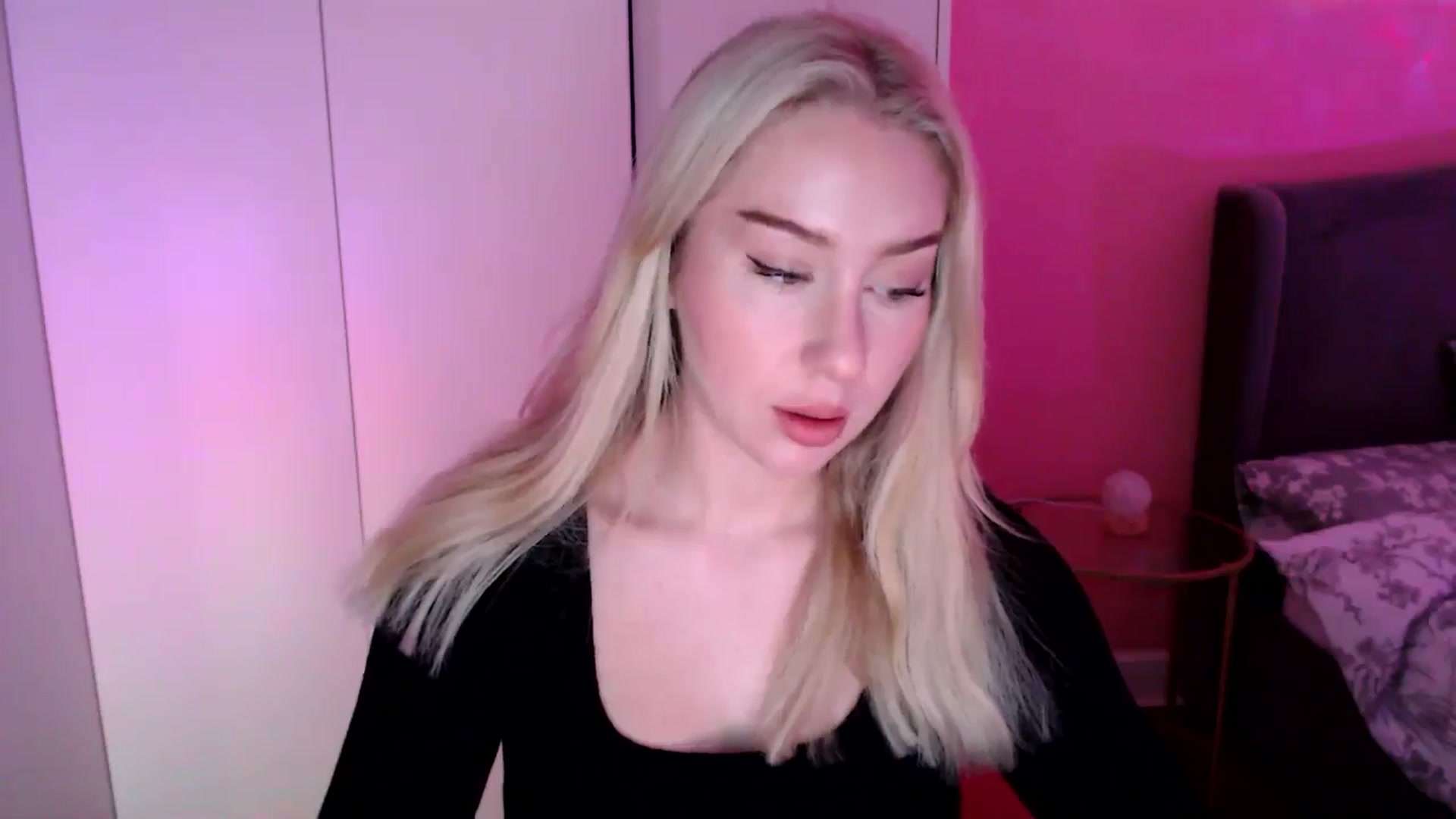 Gallery image thumbnail from PetiteAvax's myfreecams stream on, 11/27/2024, 20:39 image 14 of 20