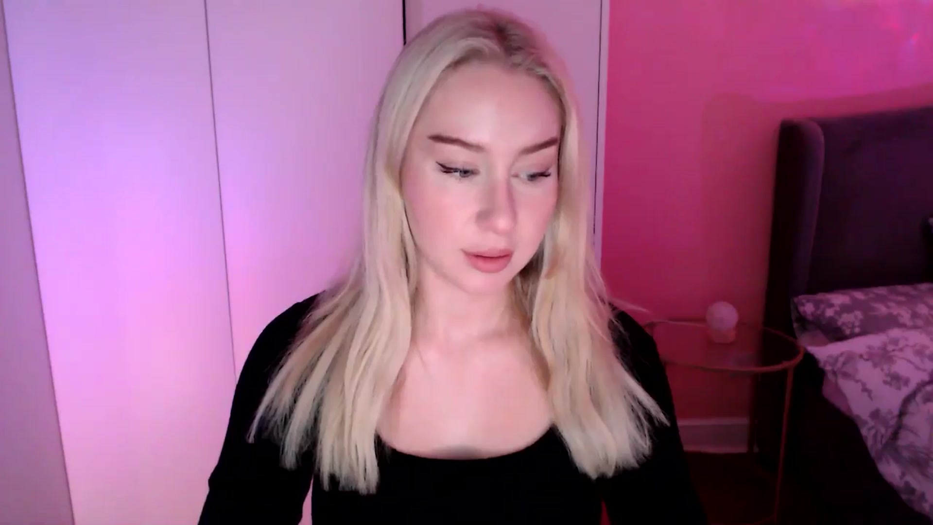 Gallery image thumbnail from PetiteAvax's myfreecams stream on, 11/27/2024, 20:39 image 15 of 20
