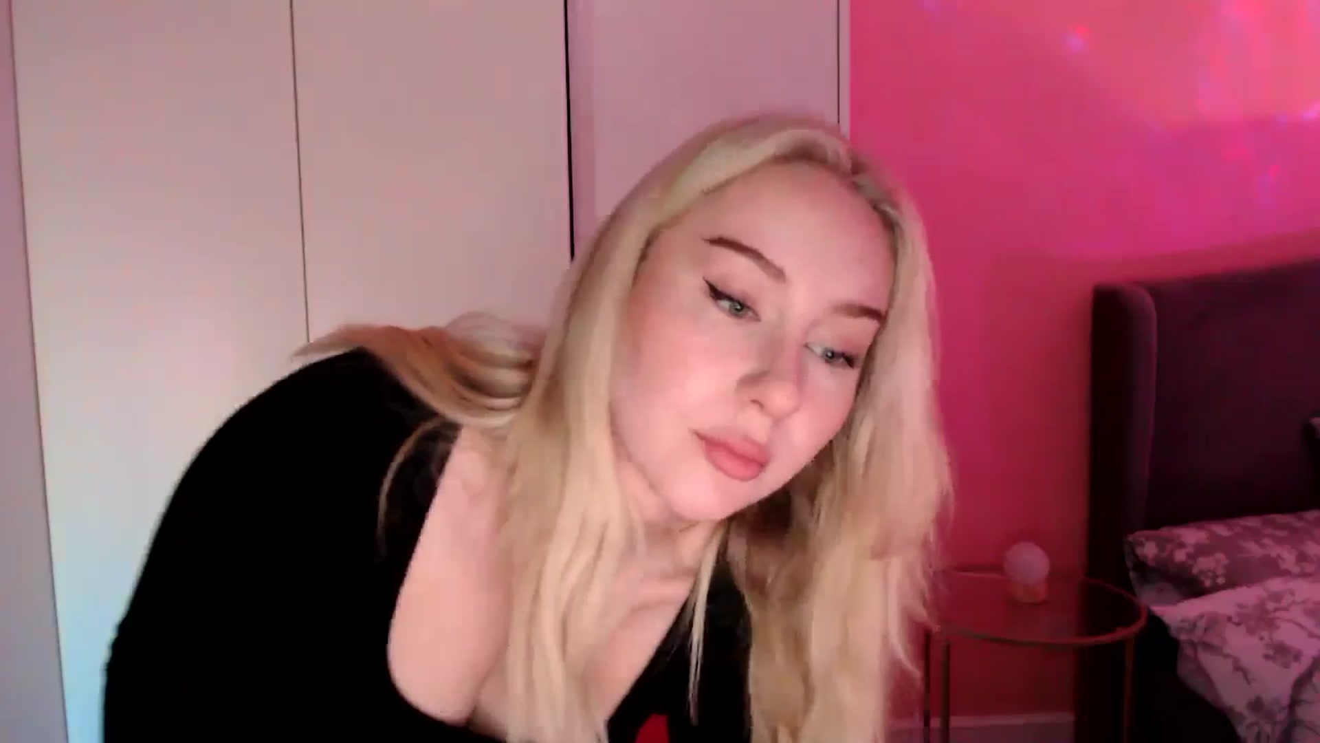 Gallery image thumbnail from PetiteAvax's myfreecams stream on, 11/27/2024, 20:39 image 4 of 20