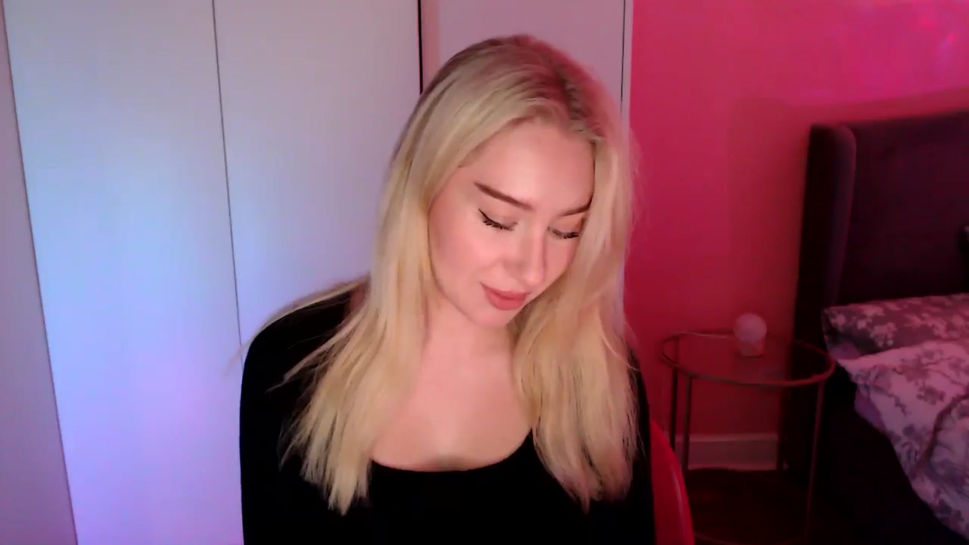 Gallery image thumbnail from PetiteAvax's myfreecams stream on, 11/27/2024, 20:39 image 18 of 20