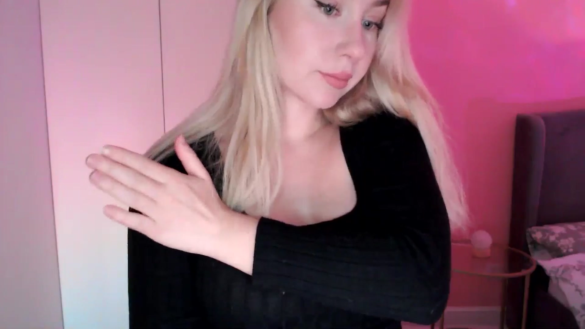 Gallery image thumbnail from PetiteAvax's myfreecams stream on, 11/27/2024, 20:39 image 13 of 20