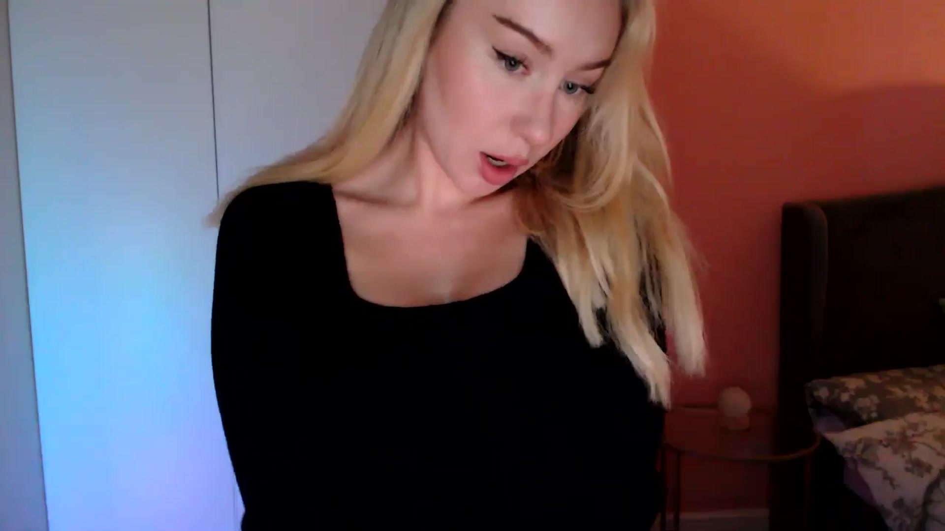 Gallery image thumbnail from PetiteAvax's myfreecams stream on, 11/27/2024, 20:39 image 2 of 20
