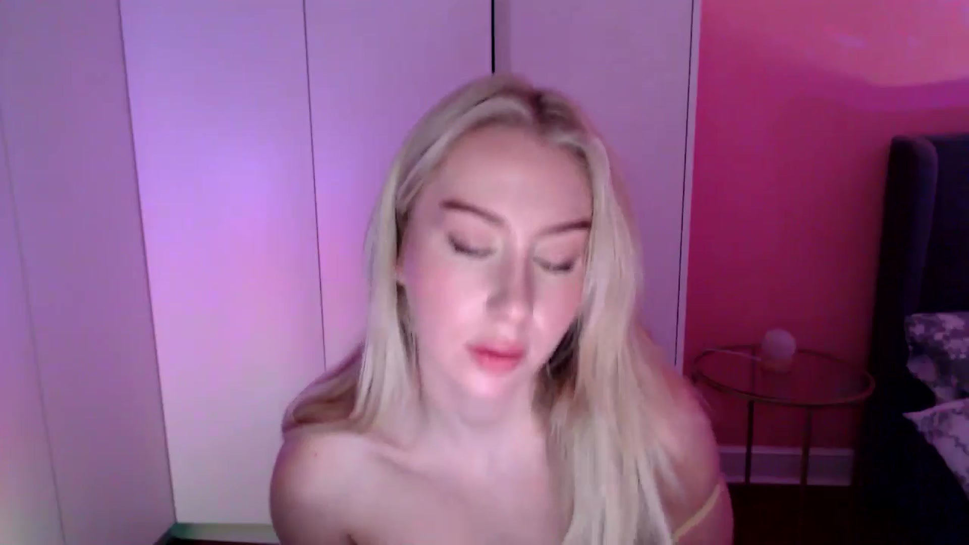 Gallery image thumbnail from PetiteAvax's myfreecams stream on, 11/29/2024, 19:27 image 16 of 20