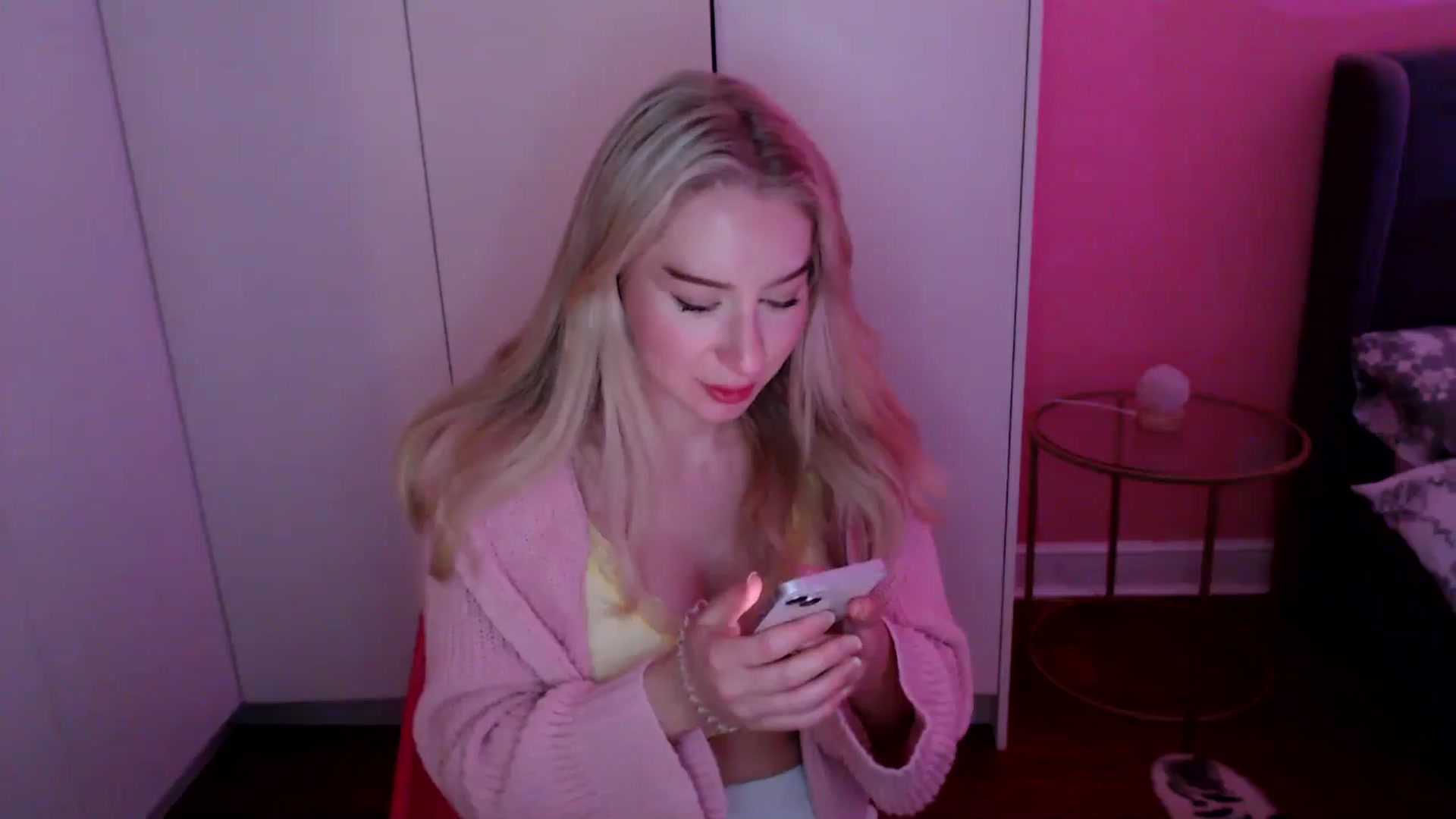 Gallery image thumbnail from PetiteAvax's myfreecams stream on, 11/29/2024, 20:51 image 12 of 20