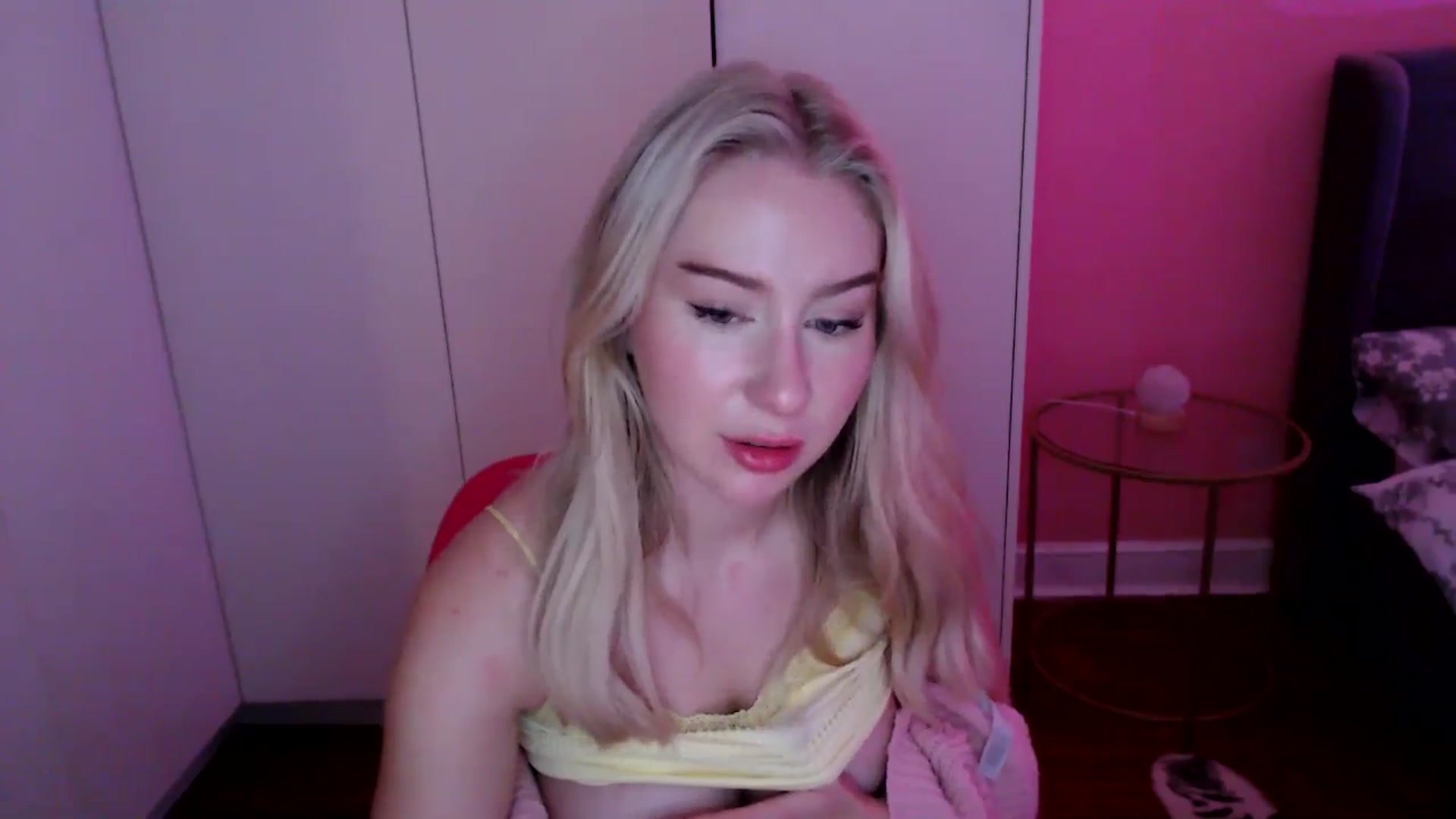 Gallery image thumbnail from PetiteAvax's myfreecams stream on, 11/29/2024, 20:51 image 10 of 20