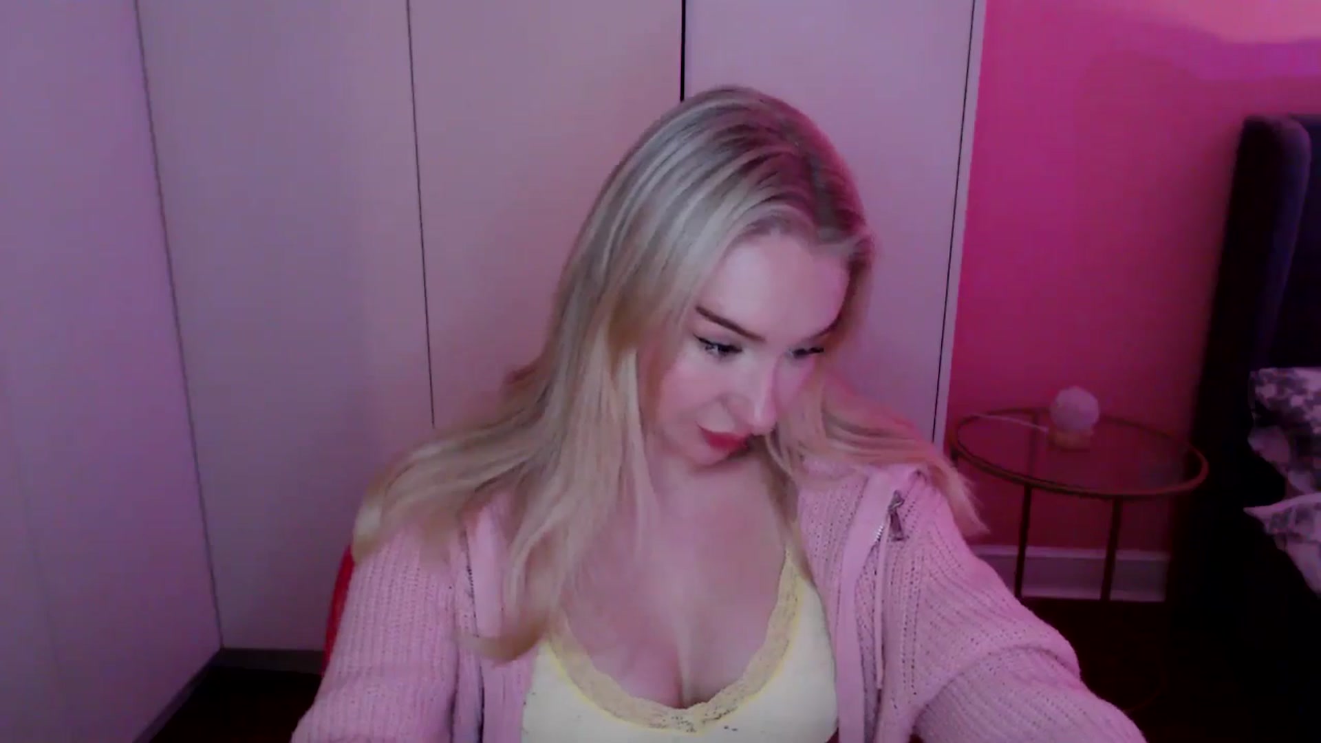 Gallery image thumbnail from PetiteAvax's myfreecams stream on, 11/29/2024, 20:51 image 6 of 20