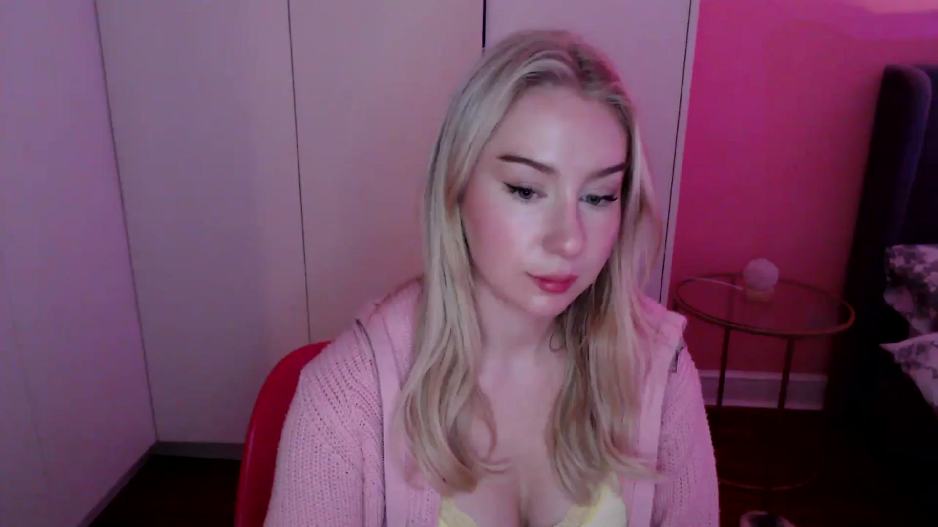 Gallery image thumbnail from PetiteAvax's myfreecams stream on, 11/29/2024, 20:51 image 1 of 20