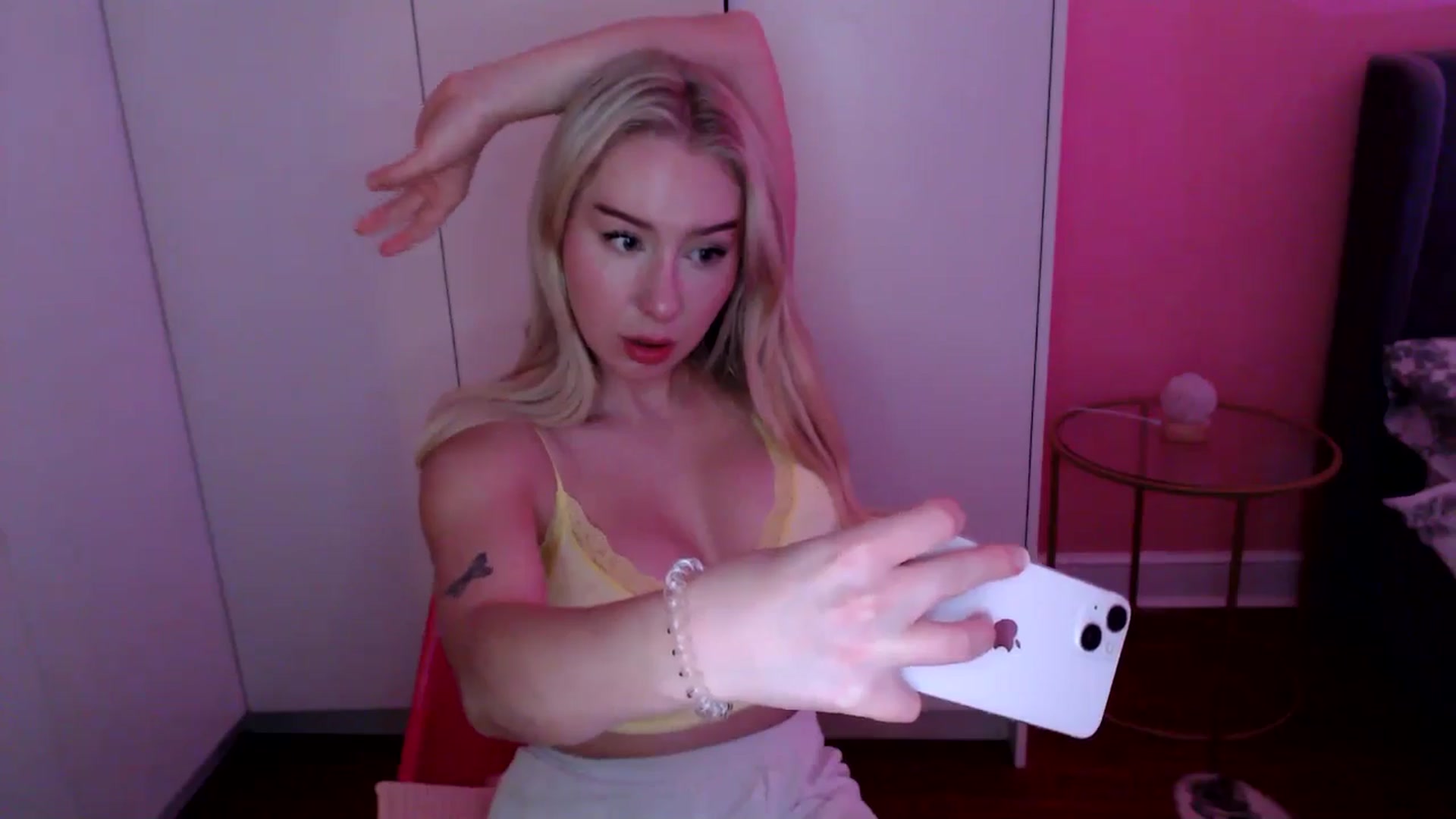 Gallery image thumbnail from PetiteAvax's myfreecams stream on, 11/29/2024, 20:51 image 16 of 20