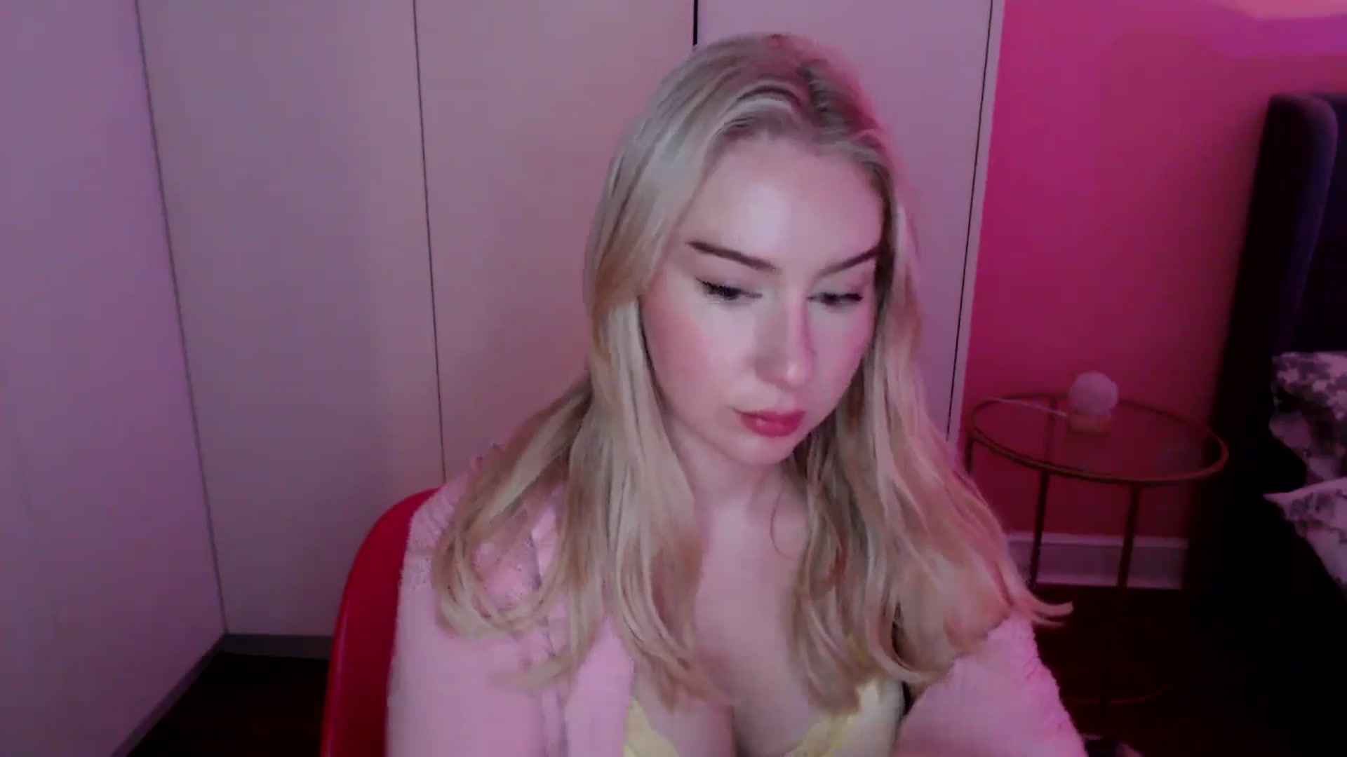 Gallery image thumbnail from PetiteAvax's myfreecams stream on, 11/29/2024, 20:51 image 3 of 20