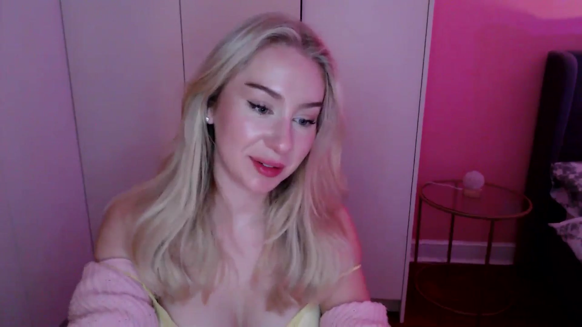 Gallery image thumbnail from PetiteAvax's myfreecams stream on, 11/29/2024, 20:51 image 7 of 20