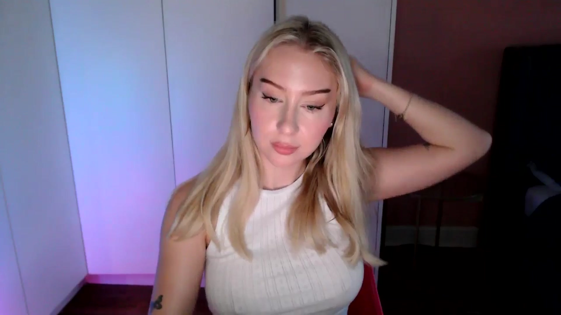Gallery image thumbnail from PetiteAvax's myfreecams stream on, 11/30/2024, 15:45 image 14 of 20