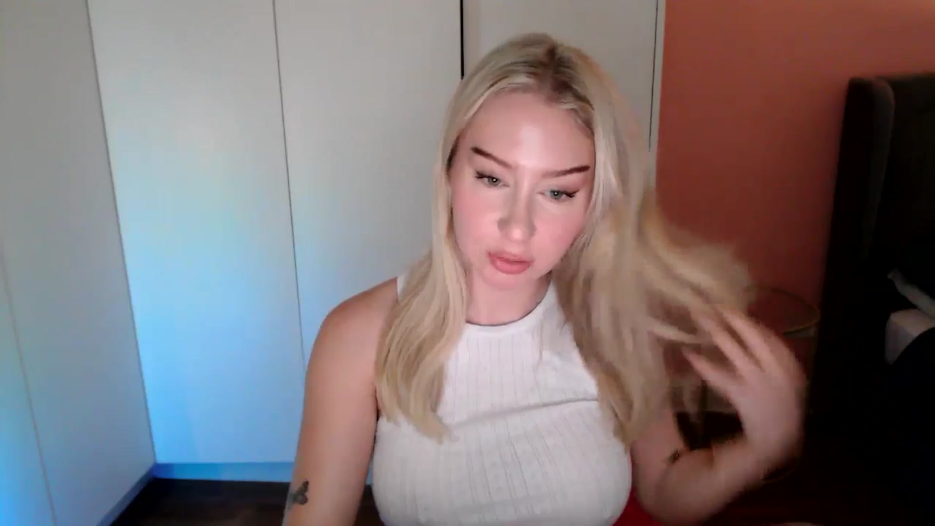 Gallery image thumbnail from PetiteAvax's myfreecams stream on, 11/30/2024, 15:45 image 20 of 20