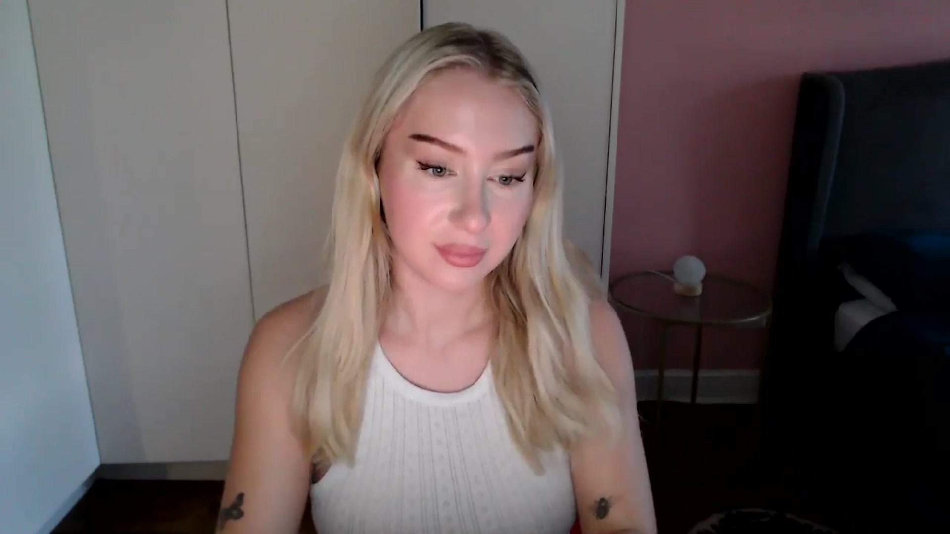 Gallery image thumbnail from PetiteAvax's myfreecams stream on, 11/30/2024, 15:45 image 2 of 20