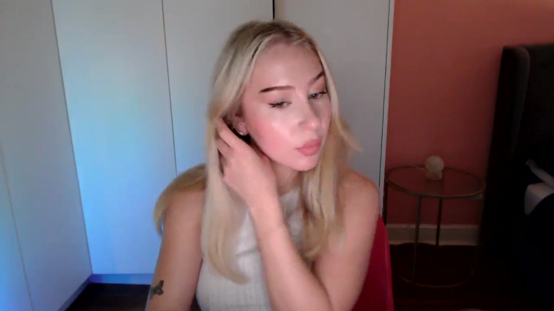 Gallery image thumbnail from PetiteAvax's myfreecams stream on, 11/30/2024, 15:45 image 19 of 20