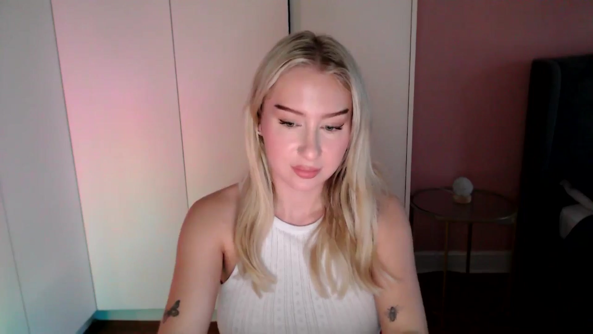 Gallery image thumbnail from PetiteAvax's myfreecams stream on, 11/30/2024, 15:45 image 11 of 20