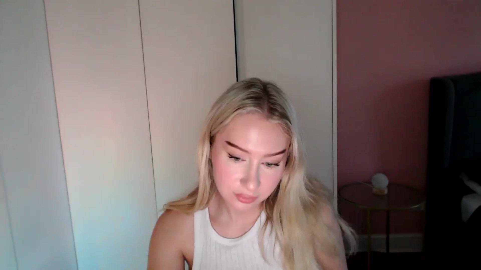 Gallery image thumbnail from PetiteAvax's myfreecams stream on, 11/30/2024, 15:45 image 6 of 20