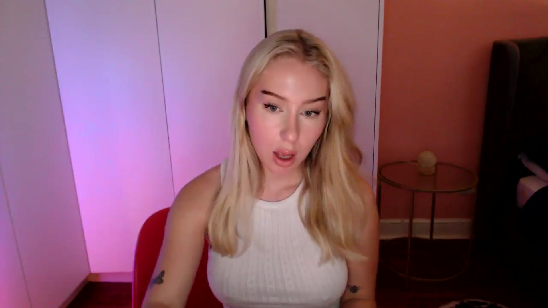 Gallery image thumbnail from PetiteAvax's myfreecams stream on, 11/30/2024, 18:09 image 12 of 20