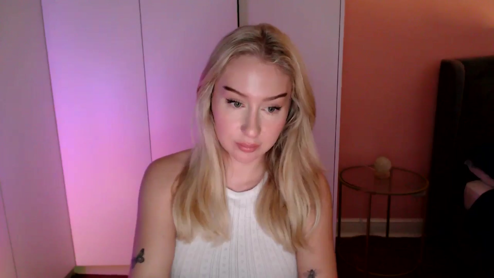 Gallery image thumbnail from PetiteAvax's myfreecams stream on, 11/30/2024, 19:10 image 18 of 20