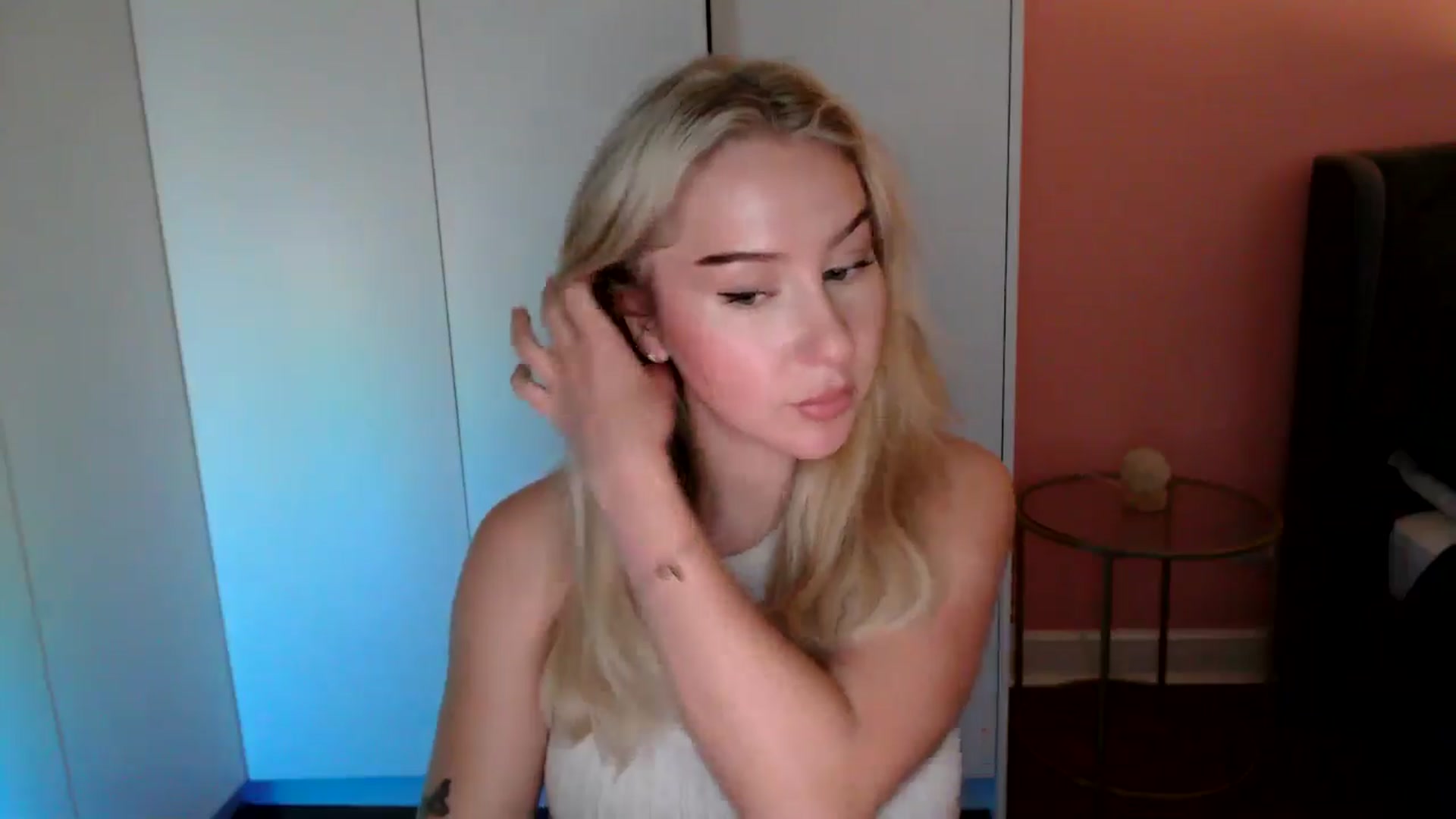 Gallery image thumbnail from PetiteAvax's myfreecams stream on, 11/30/2024, 19:10 image 3 of 20
