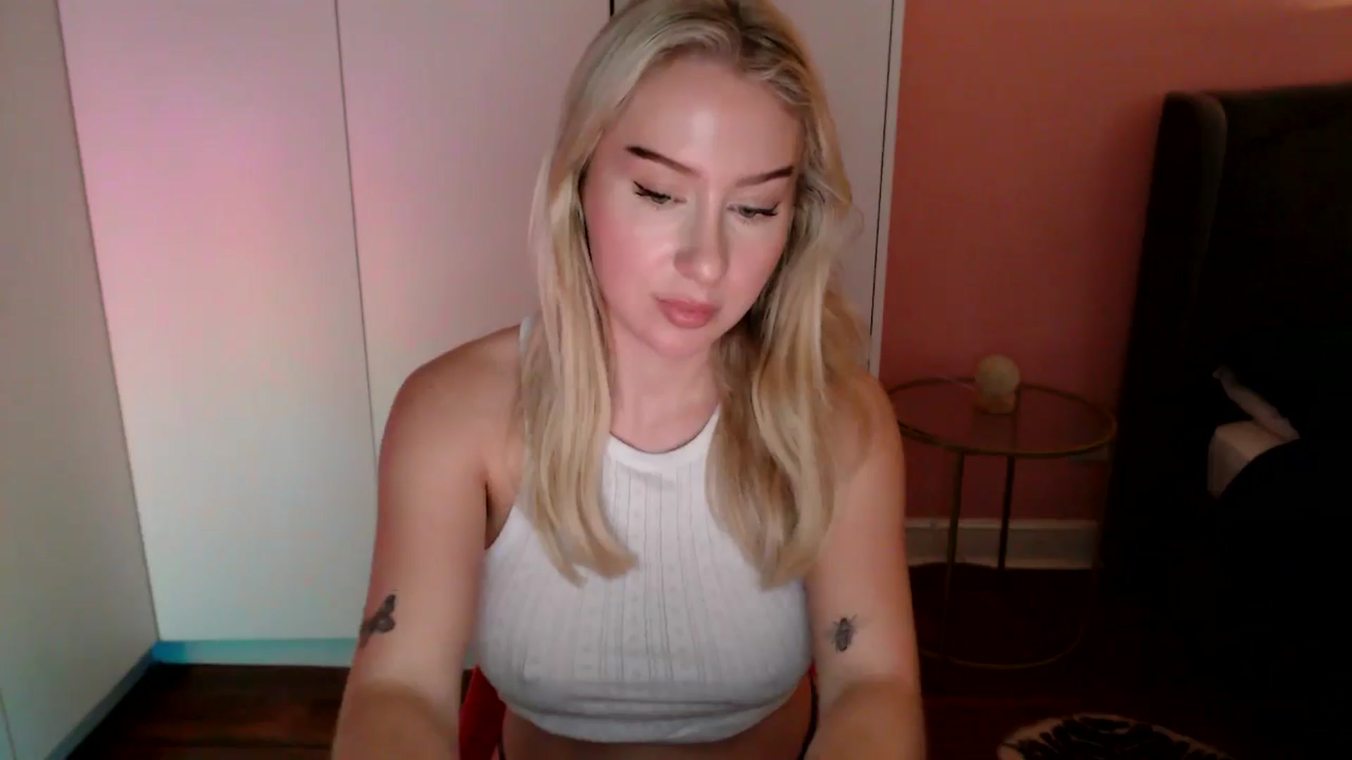 Gallery image thumbnail from PetiteAvax's myfreecams stream on, 11/30/2024, 19:10 image 11 of 20