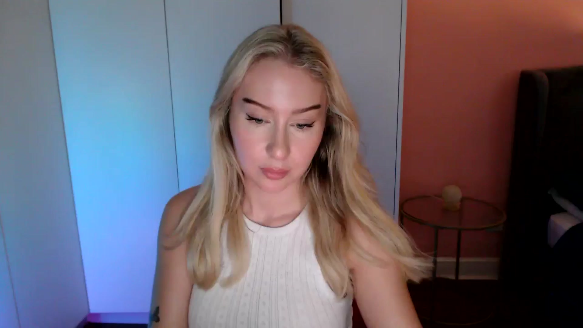 Gallery image thumbnail from PetiteAvax's myfreecams stream on, 11/30/2024, 19:10 image 15 of 20