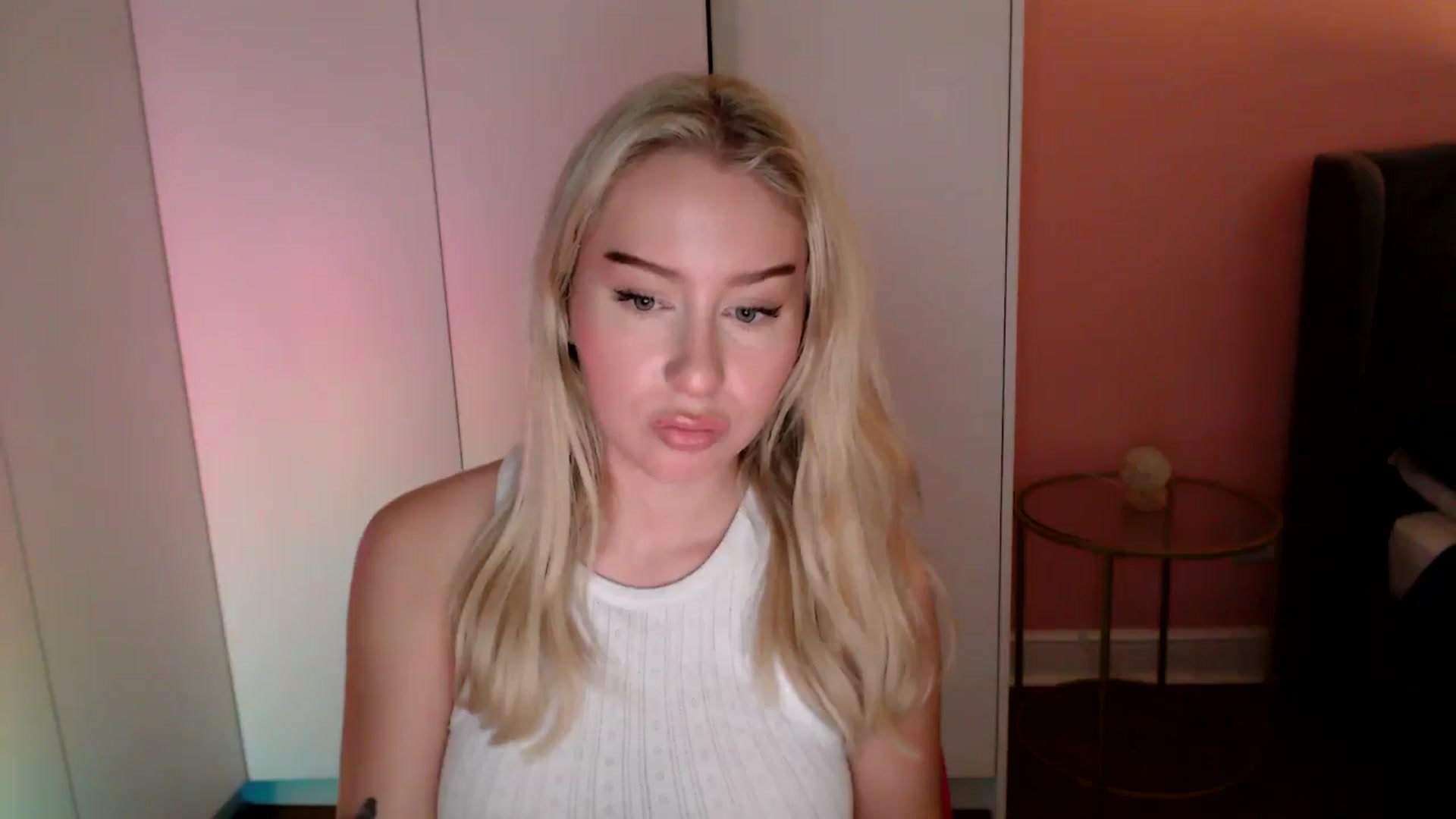 Gallery image thumbnail from PetiteAvax's myfreecams stream on, 11/30/2024, 19:10 image 5 of 20