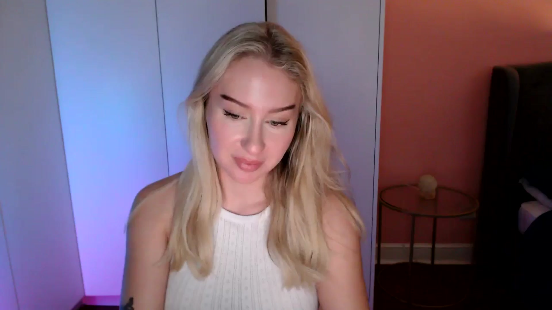 Gallery image thumbnail from PetiteAvax's myfreecams stream on, 11/30/2024, 19:10 image 14 of 20