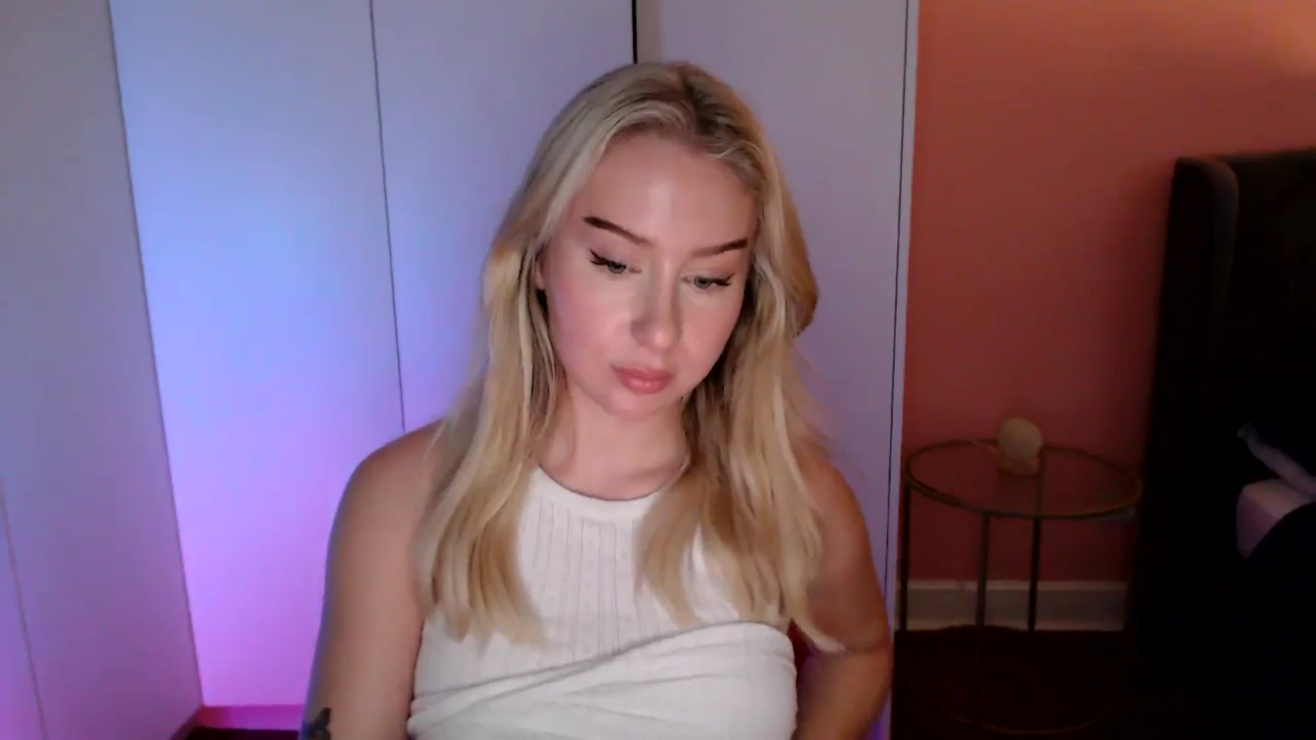Gallery image thumbnail from PetiteAvax's myfreecams stream on, 11/30/2024, 19:10 image 20 of 20