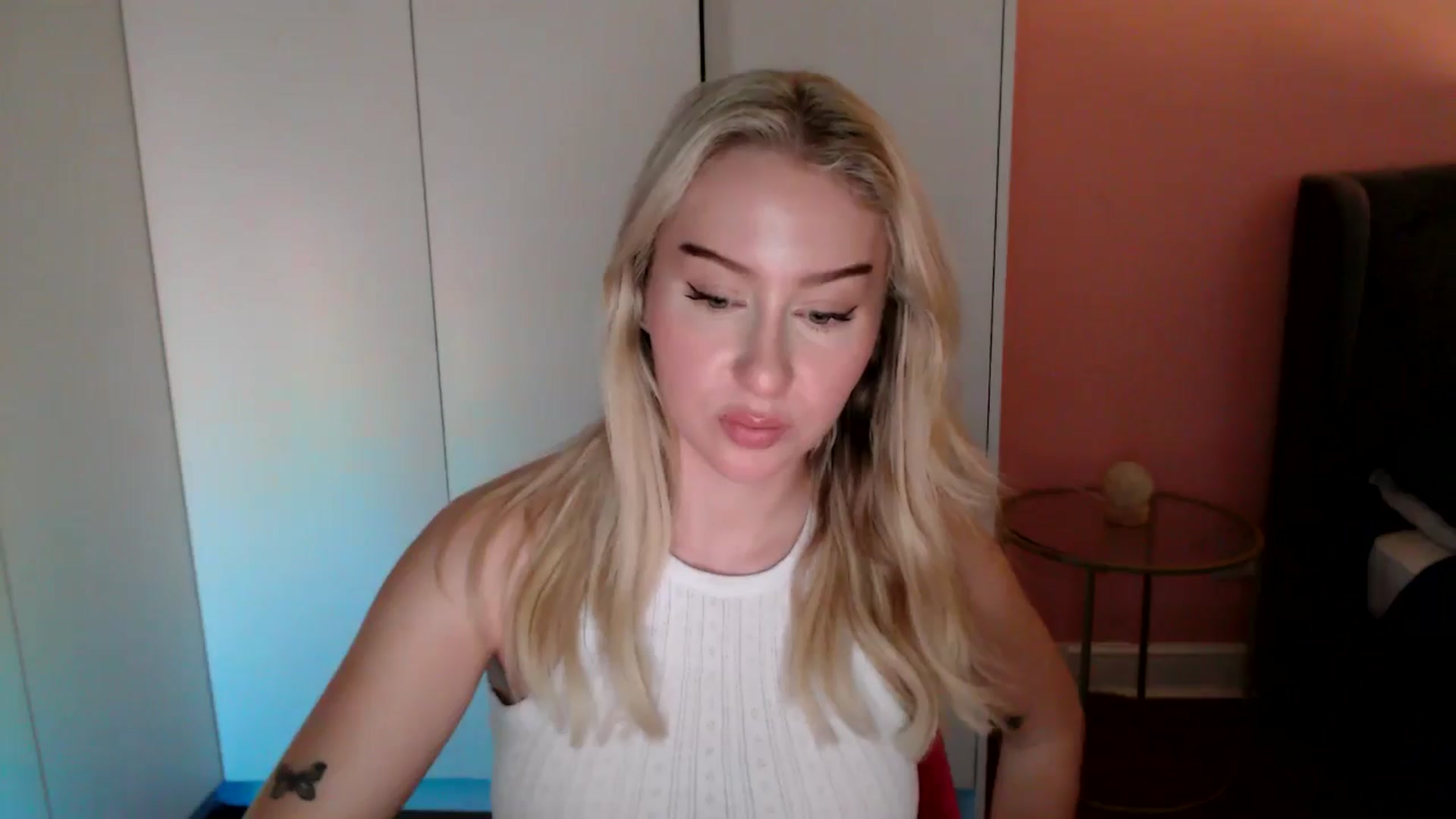 Gallery image thumbnail from PetiteAvax's myfreecams stream on, 11/30/2024, 19:10 image 17 of 20