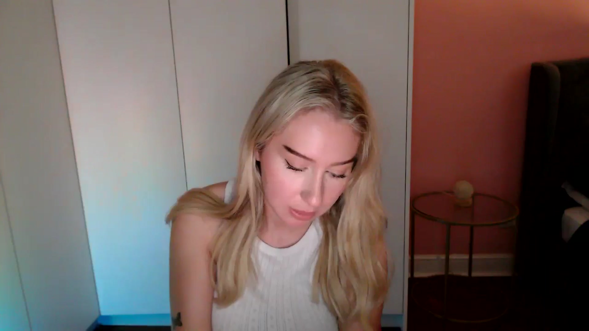 Gallery image thumbnail from PetiteAvax's myfreecams stream on, 11/30/2024, 19:10 image 4 of 20