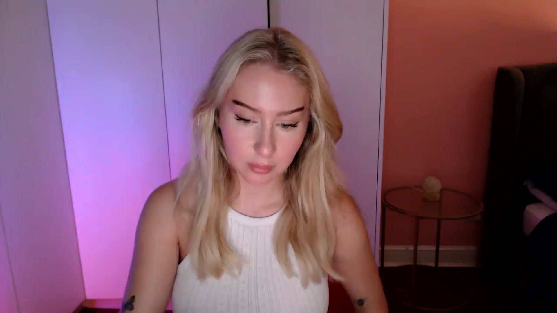 Gallery image thumbnail from PetiteAvax's myfreecams stream on, 11/30/2024, 19:10 image 19 of 20