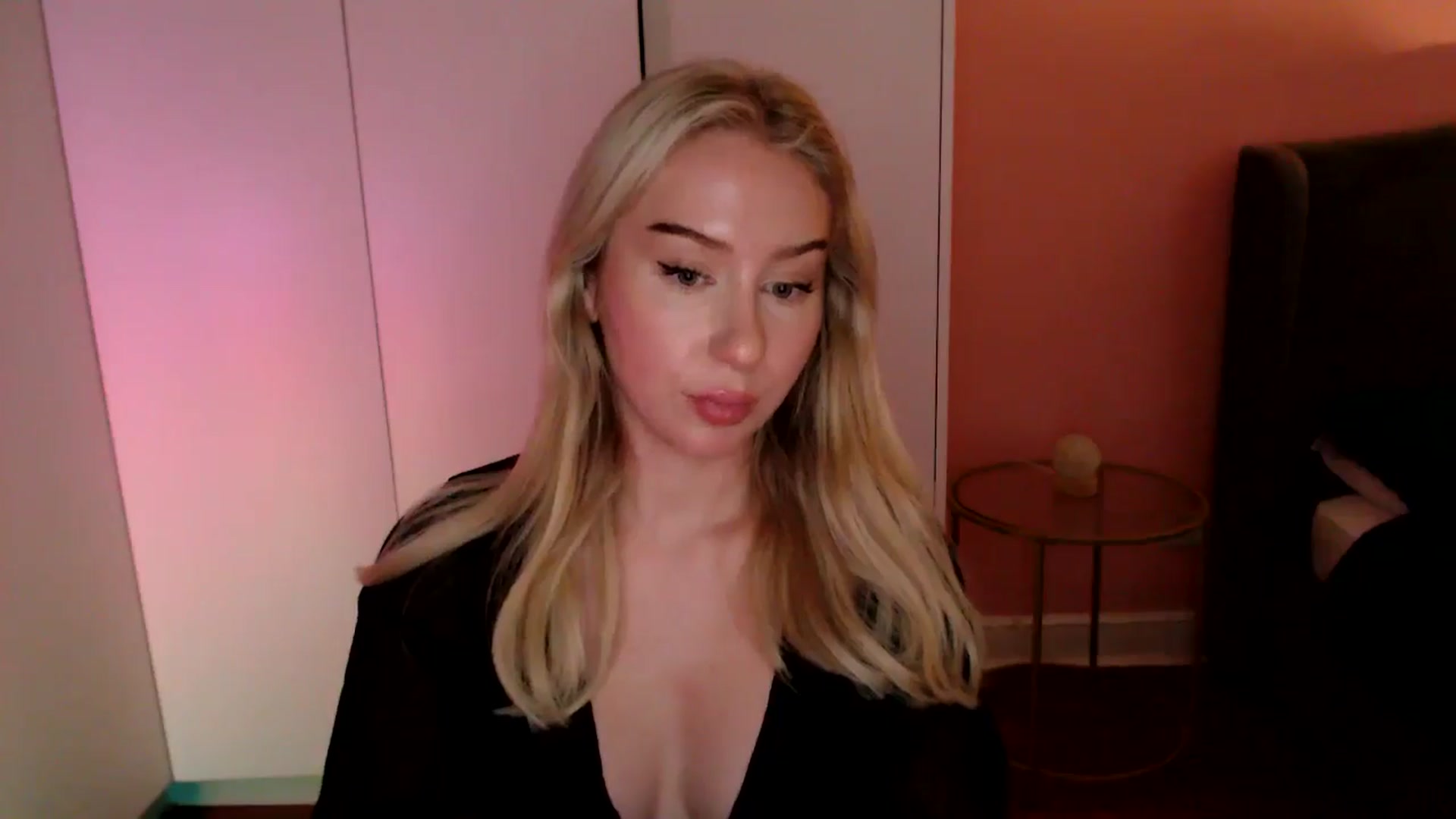 Gallery image thumbnail from PetiteAvax's myfreecams stream on, 11/30/2024, 20:23 image 18 of 20