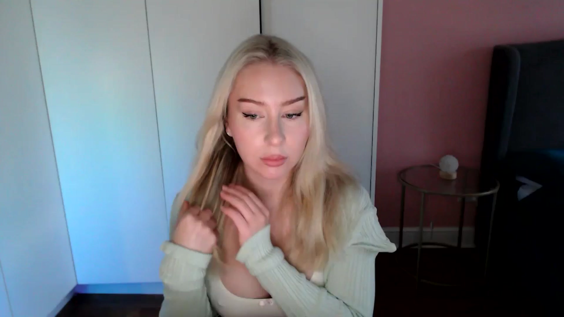 Gallery image thumbnail from PetiteAvax's myfreecams stream on, 12/01/2024, 15:17 image 1 of 20